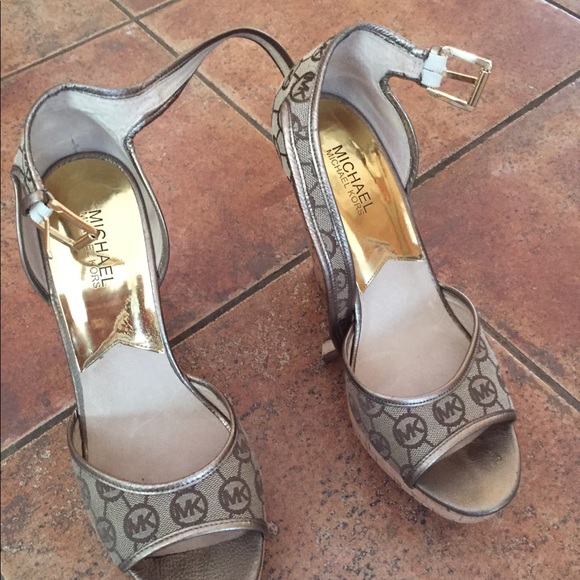 Shoes - Picture 1 of 3